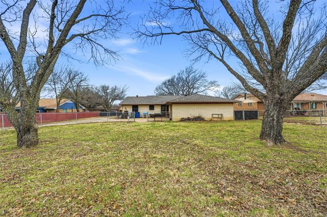 102 N Valley Street, Red Oak, TX 75154