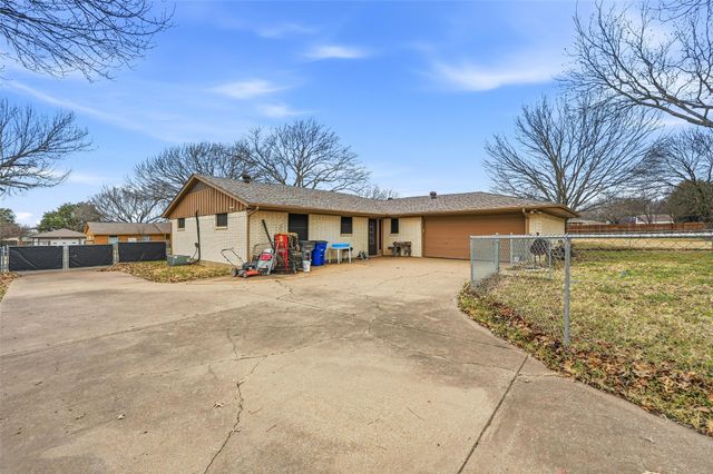 102 N Valley Street, Red Oak, TX 75154