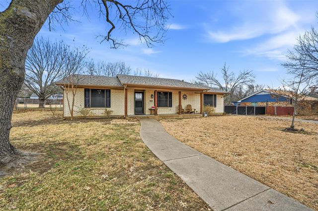 102 N Valley Street, Red Oak, TX 75154