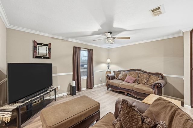 102 N Valley Street, Red Oak, TX 75154