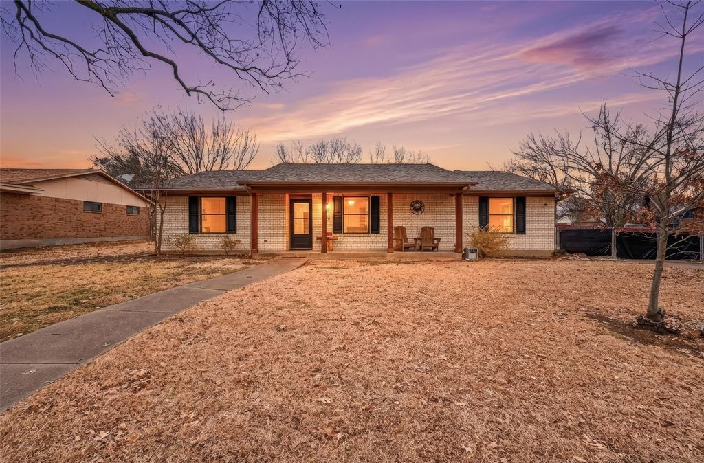 102 N Valley Street, Red Oak, TX 75154