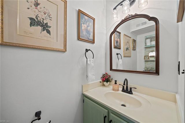 10 Old Pond CT, Hampton, VA 23666