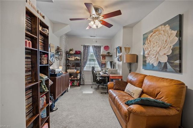 10 Old Pond CT, Hampton, VA 23666