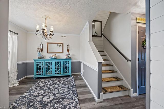 10 Old Pond CT, Hampton, VA 23666