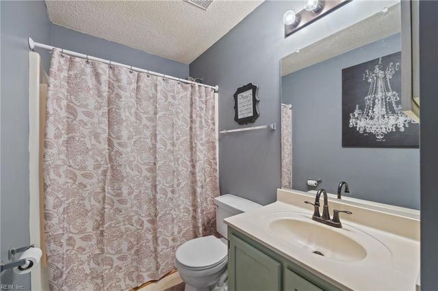 10 Old Pond CT, Hampton, VA 23666