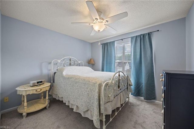 10 Old Pond CT, Hampton, VA 23666