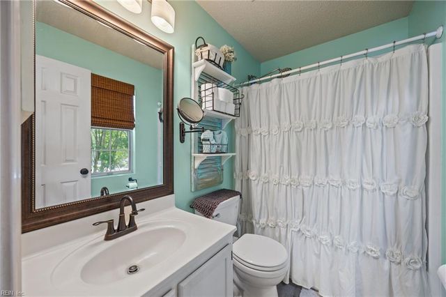10 Old Pond CT, Hampton, VA 23666