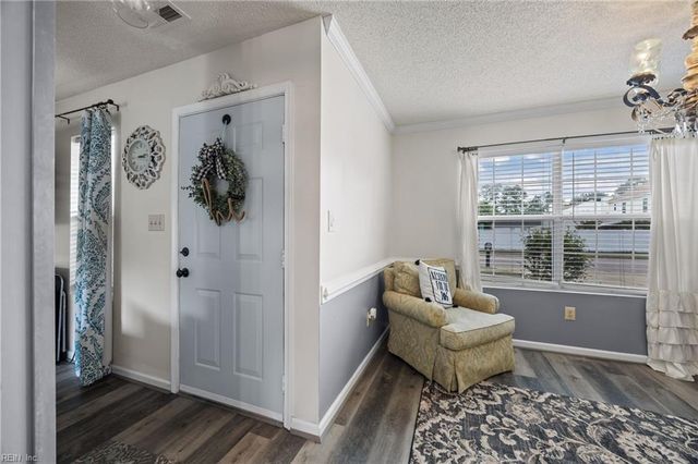 10 Old Pond CT, Hampton, VA 23666