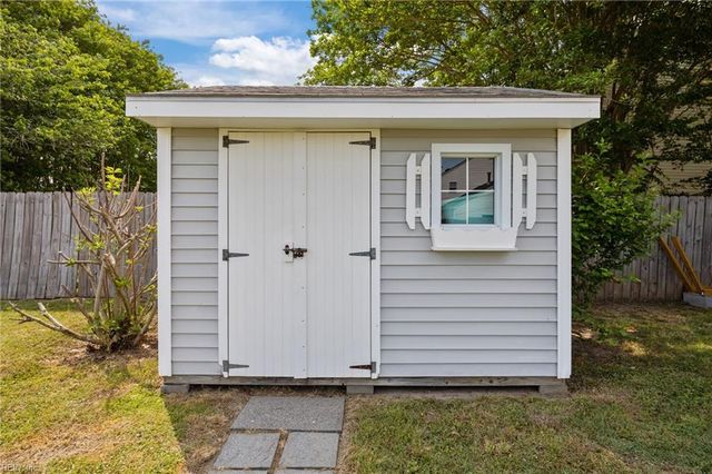10 Old Pond CT, Hampton, VA 23666