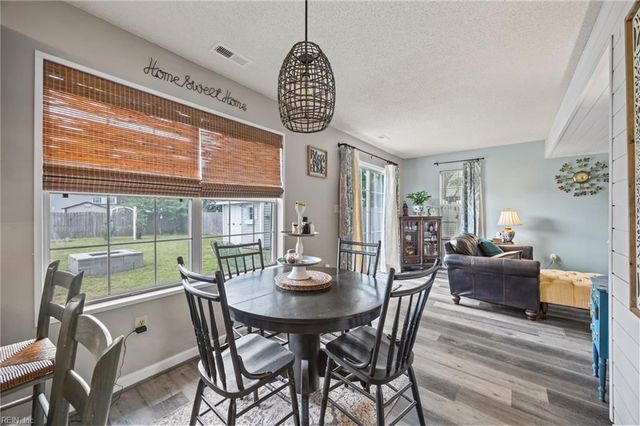 10 Old Pond CT, Hampton, VA 23666
