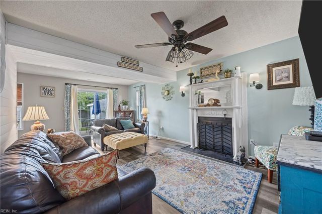10 Old Pond CT, Hampton, VA 23666