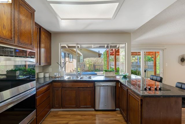 2651 Tamalpais Dr, Pinole, CA 94564