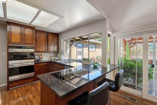 2651 Tamalpais Dr, Pinole, CA 94564