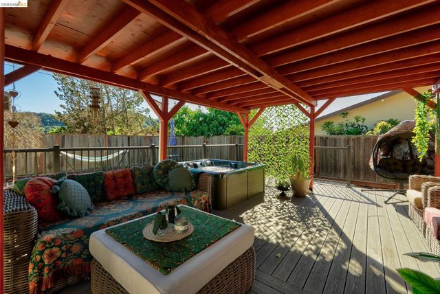 2651 Tamalpais Dr, Pinole, CA 94564