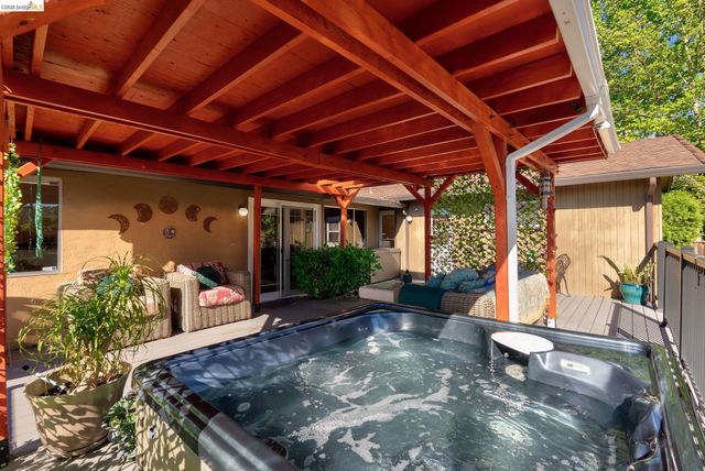 2651 Tamalpais Dr, Pinole, CA 94564