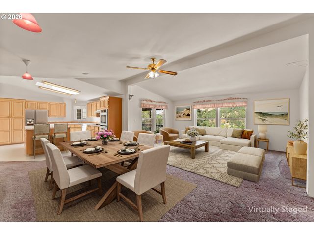 220 ROBIN St, Roseburg, OR 97470