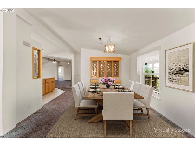 220 ROBIN St, Roseburg, OR 97470