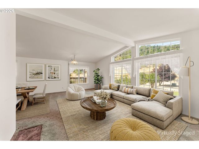 220 ROBIN St, Roseburg, OR 97470