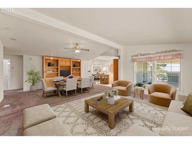 220 ROBIN St, Roseburg, OR 97470