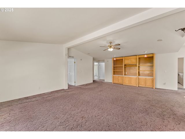 220 ROBIN St, Roseburg, OR 97470