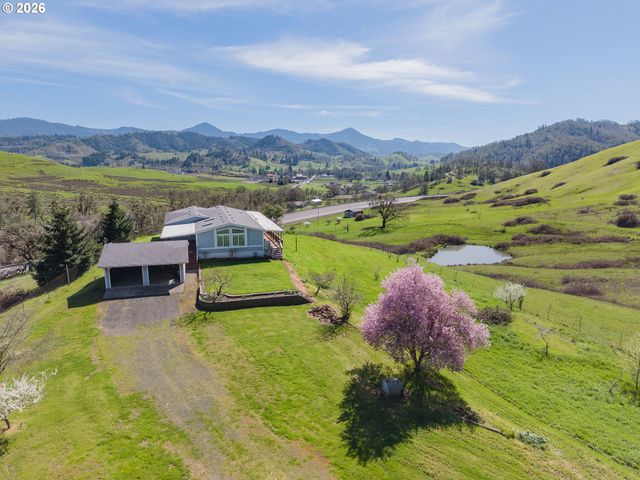 220 ROBIN St, Roseburg, OR 97470
