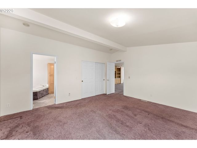 220 ROBIN St, Roseburg, OR 97470