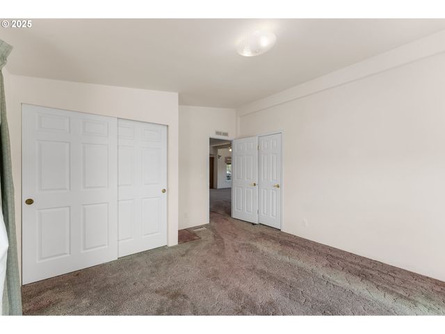 220 ROBIN St, Roseburg, OR 97470