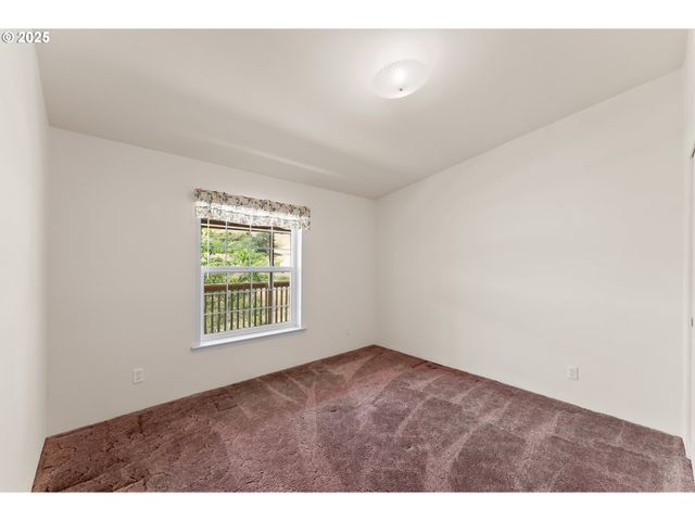 220 ROBIN St, Roseburg, OR 97470