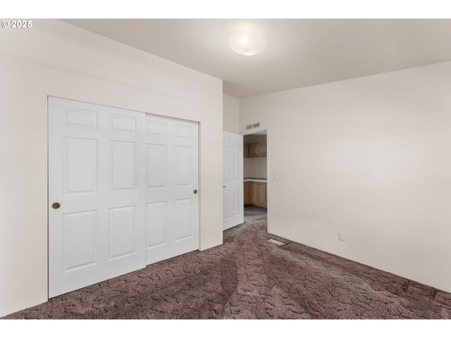 220 ROBIN St, Roseburg, OR 97470