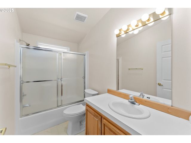 220 ROBIN St, Roseburg, OR 97470