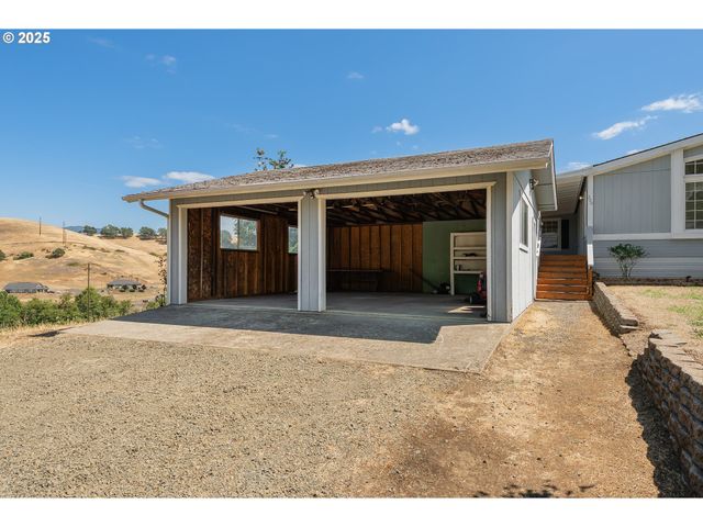 220 ROBIN St, Roseburg, OR 97470