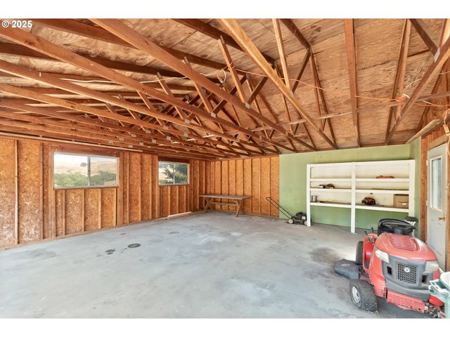 220 ROBIN St, Roseburg, OR 97470