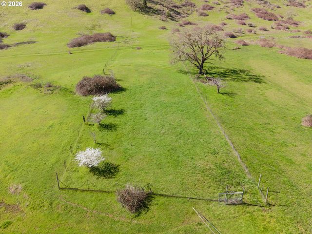 220 ROBIN St, Roseburg, OR 97470