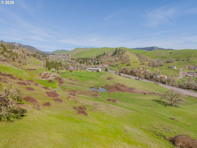 220 ROBIN St, Roseburg, OR 97470