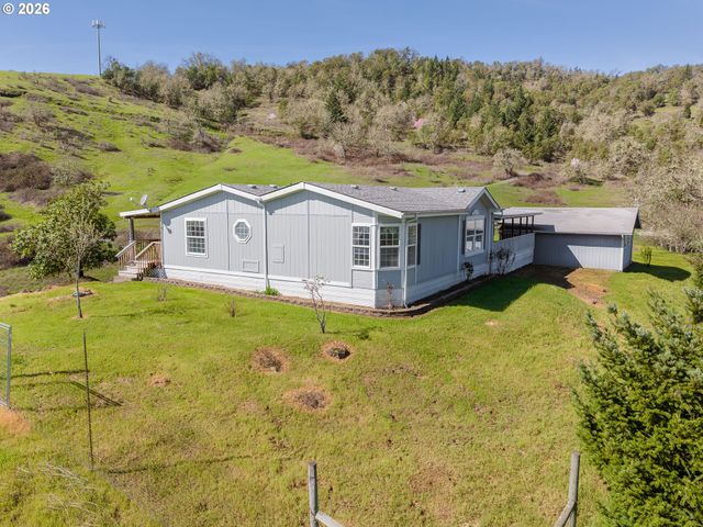 220 ROBIN St, Roseburg, OR 97470