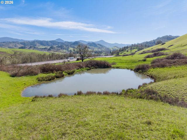 220 ROBIN St, Roseburg, OR 97470