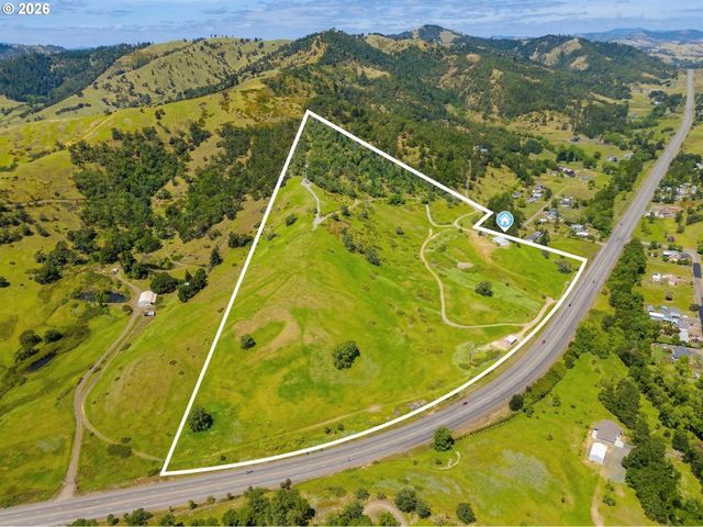 220 ROBIN St, Roseburg, OR 97470