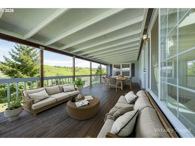 220 ROBIN St, Roseburg, OR 97470