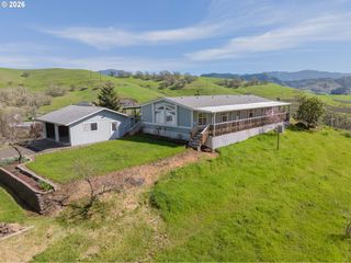 220 ROBIN St, Roseburg, OR 97470