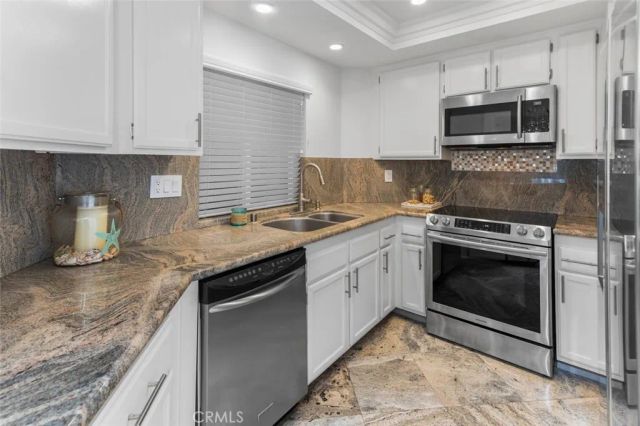 400 Lake 105, Huntington Beach, CA 92648