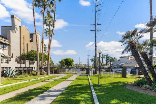 400 Lake 105, Huntington Beach, CA 92648