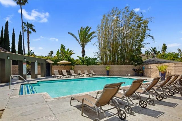 400 Lake 105, Huntington Beach, CA 92648