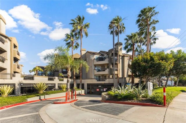 400 Lake 105, Huntington Beach, CA 92648
