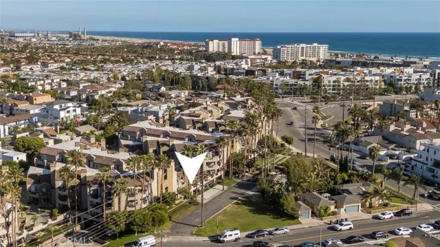 400 Lake 105, Huntington Beach, CA 92648