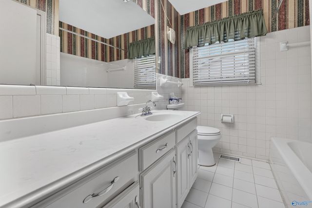 825 SE Harrisburg Drive, Huntsville, AL 35802