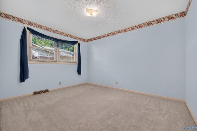 825 SE Harrisburg Drive, Huntsville, AL 35802