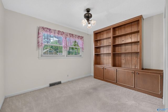 825 SE Harrisburg Drive, Huntsville, AL 35802