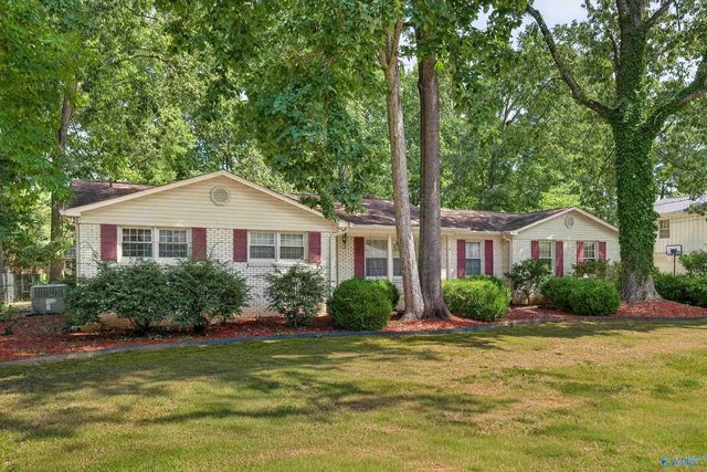 825 SE Harrisburg Drive, Huntsville, AL 35802