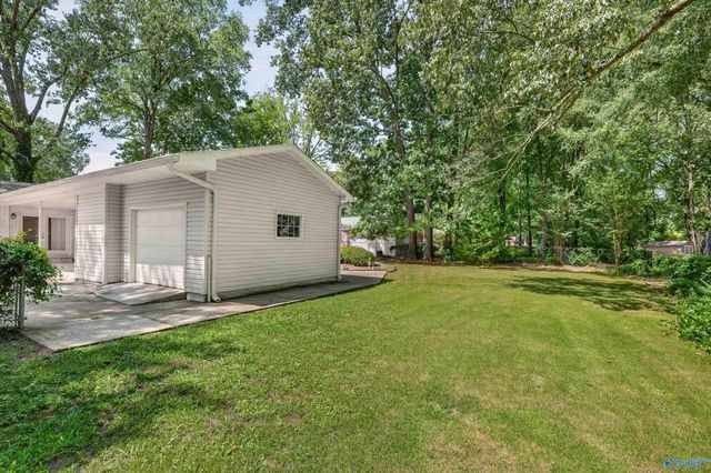 825 SE Harrisburg Drive, Huntsville, AL 35802