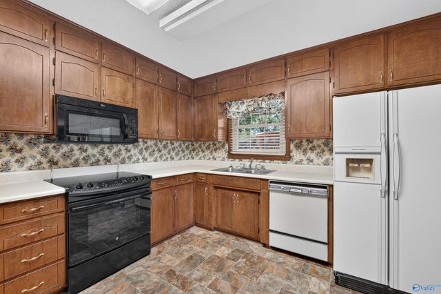 825 SE Harrisburg Drive, Huntsville, AL 35802